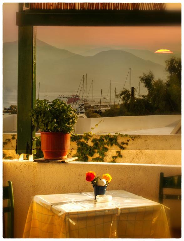 Georgios Milos Adamantas (Milos) Quarto foto